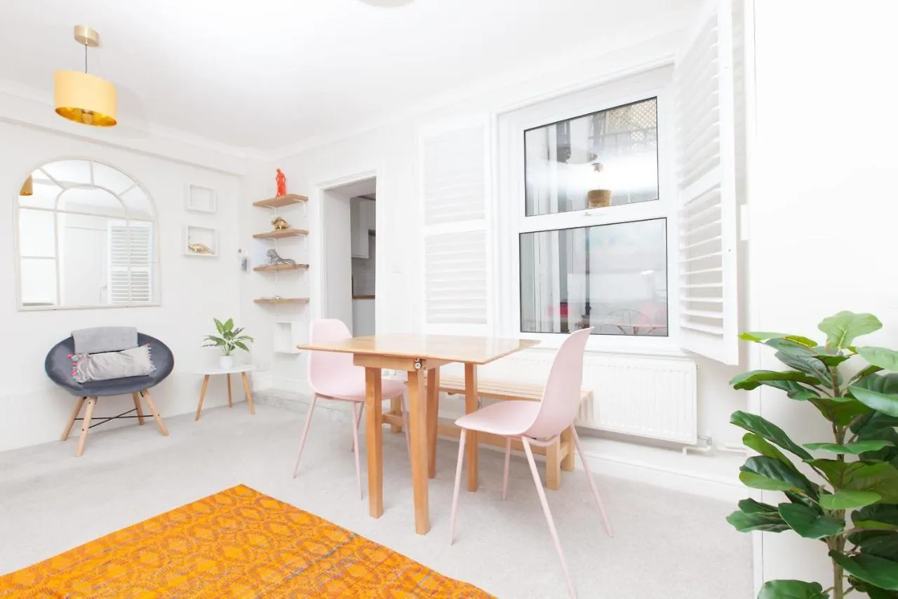 Spacious Apartment In The City Centre Брайтонн
